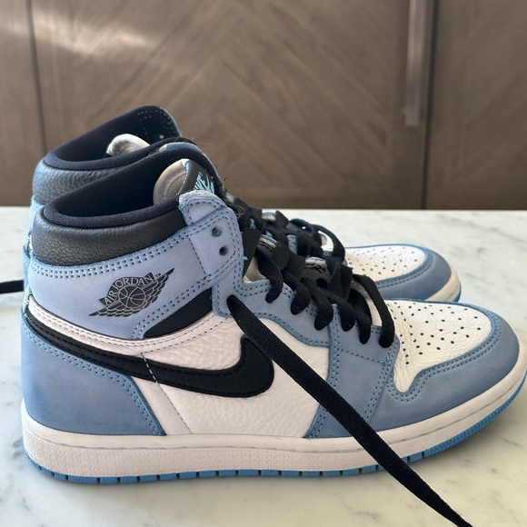 Authentic Air Jordan 1 Retro High OG ‘University Blue’ - Picture 5 of 8